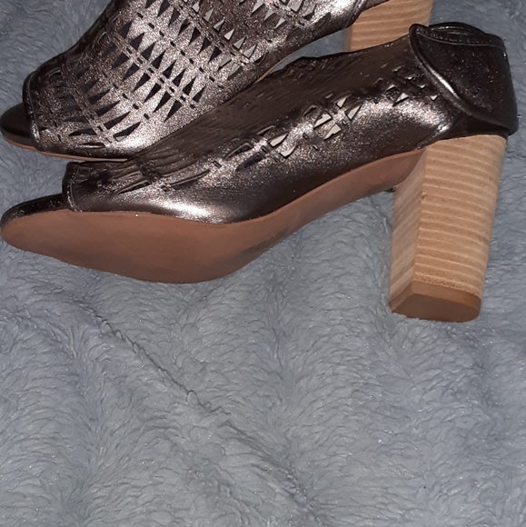 Sandals - Picture 8 of 8